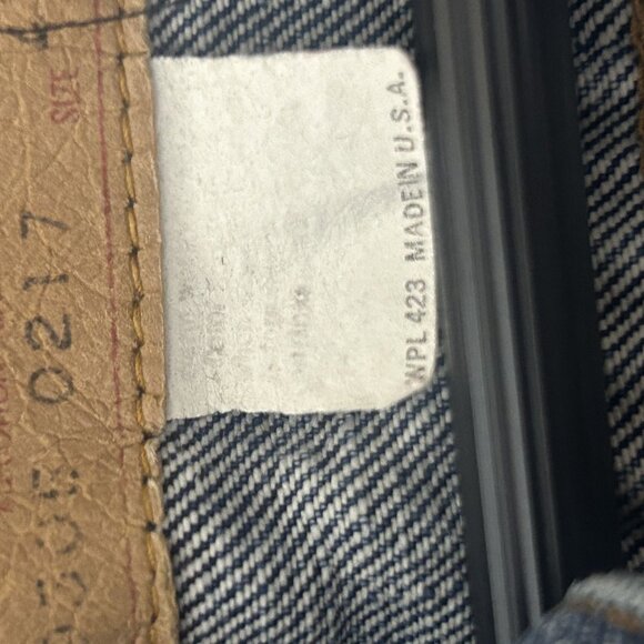 Vintage Levi’s Distressed Denim Jacket Size Medium - Picture 11 of 13